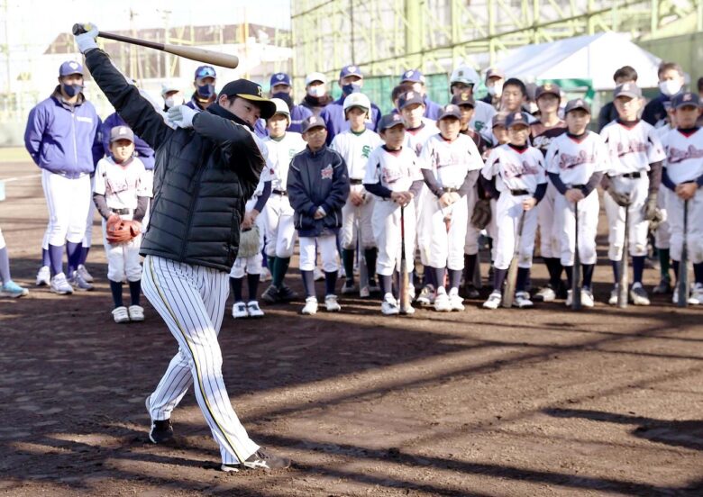 小学生にプロの技 大ガス、阪神近本選手招き教室｜少年野球