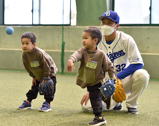 石川投手、石垣内野手招きスポ少体験会 野球こんなに面白い｜少年野球